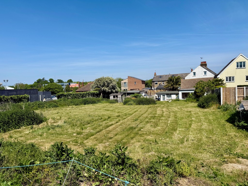 Lot: 80 - PLANNING FOR THREE DETACHED HOUSES - View of site